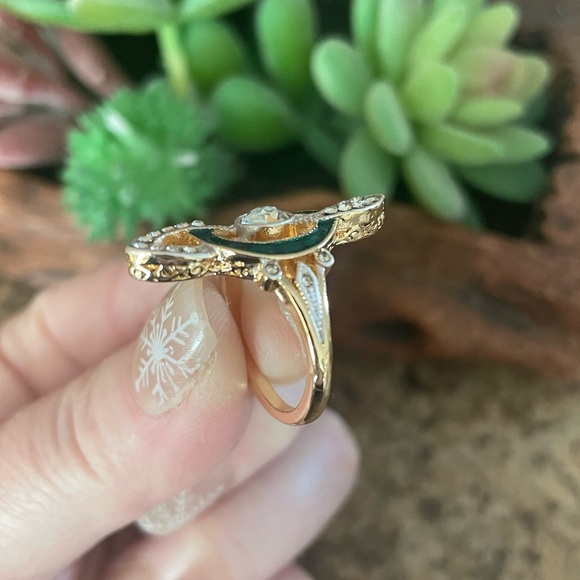 Cubic Zirconia and Emerald Vintage Ring - Picture 8 of 9